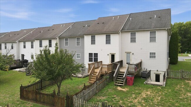 Building Photo - 32 Mabel Ln