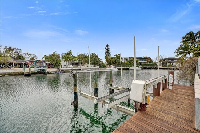 Building Photo - 12478 N Bayshore Dr