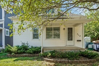 Building Photo - 712 Golf Ave