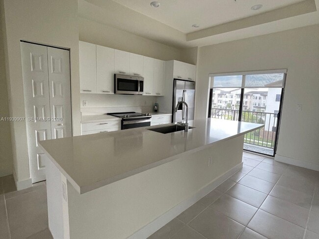 Building Photo - 7915 NW 104th Ave