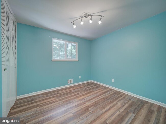 Building Photo - 8606 London Ct