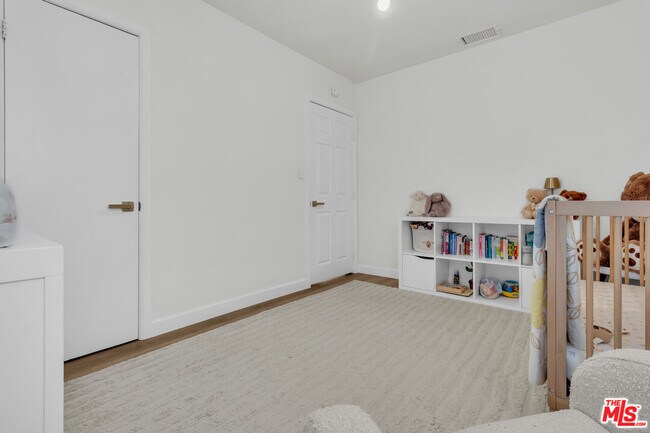 Building Photo - 10930 Eldora Ave