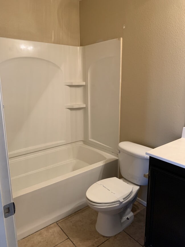 Building Photo - 1142 Paradise Garden Dr