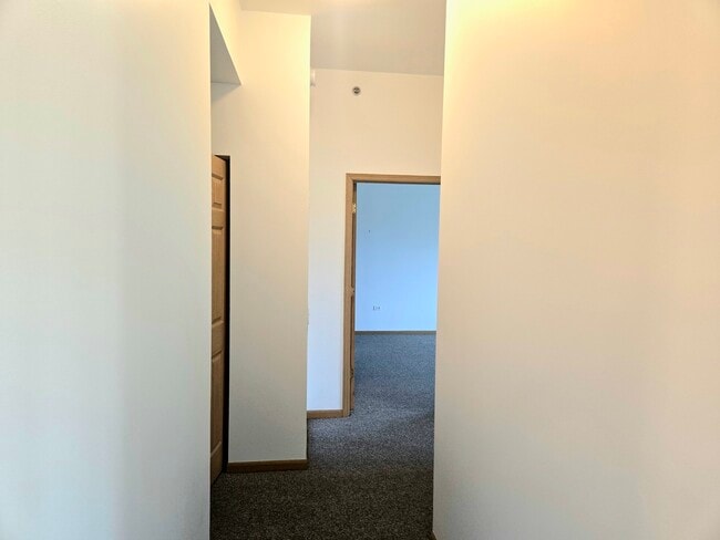 Building Photo - 100 W Roosevelt Ave