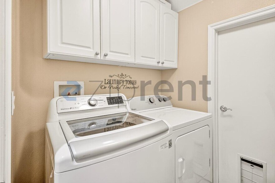Building Photo - Unit