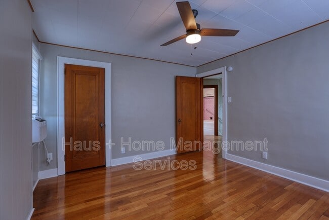 Building Photo - 544 James St