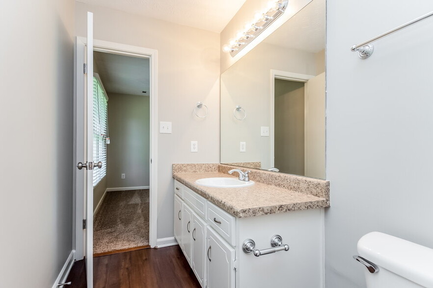 Building Photo - 465 Rosehill Dr