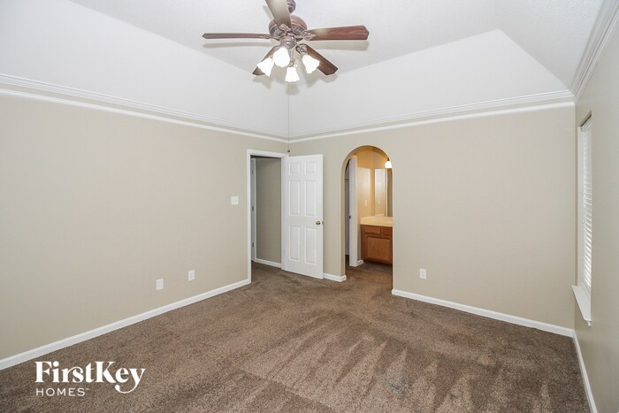 Building Photo - 10148 Cross Valley Dr