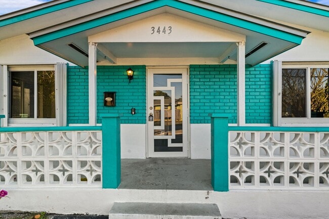 Building Photo - Comfortable Oakland Park Living - 3BR with Outdoor Space