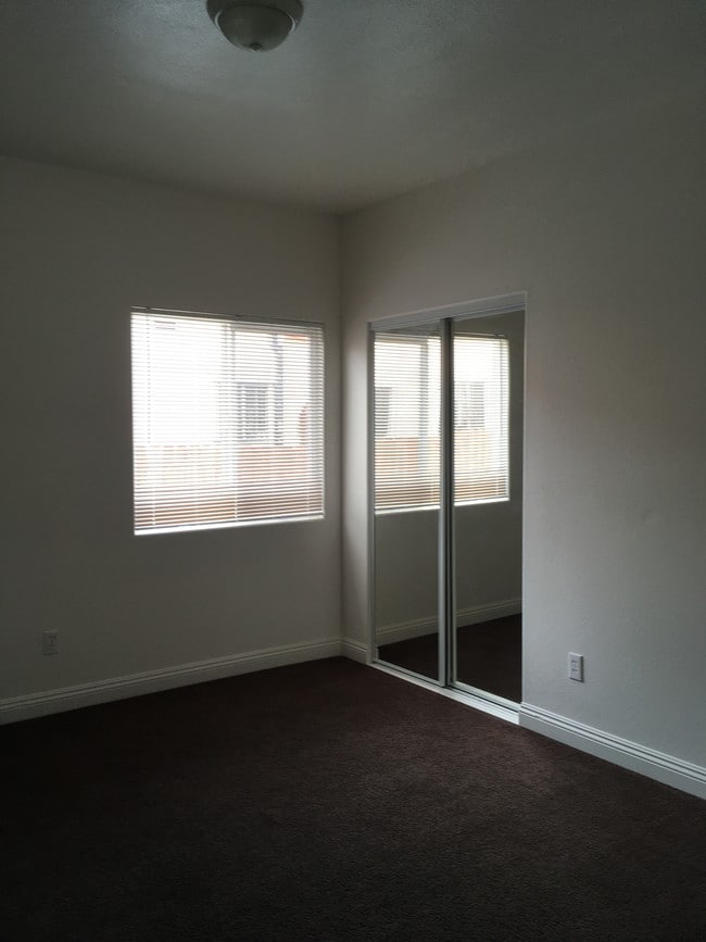 2nd bedroom interior and closet view - 456 E 47th St