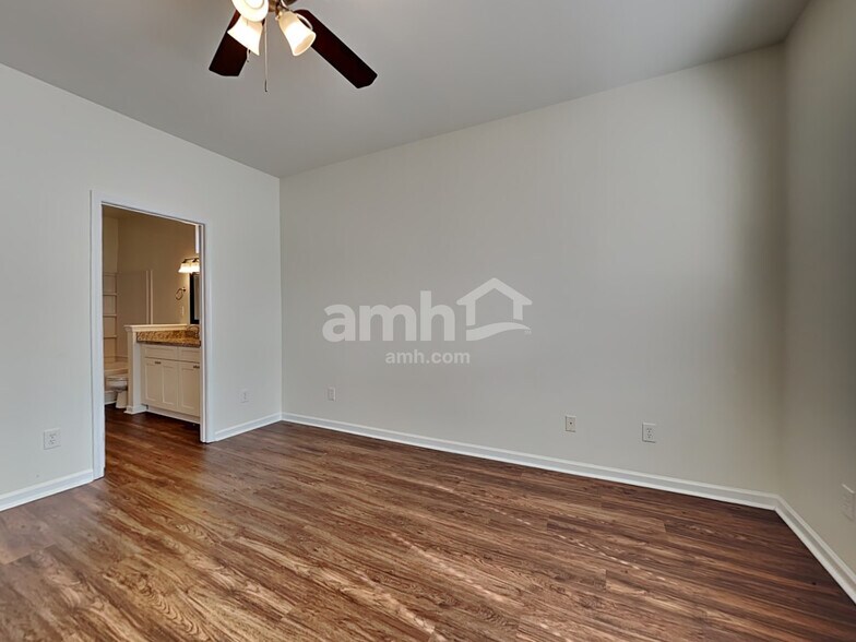 Building Photo - 110 Deerpath Trail