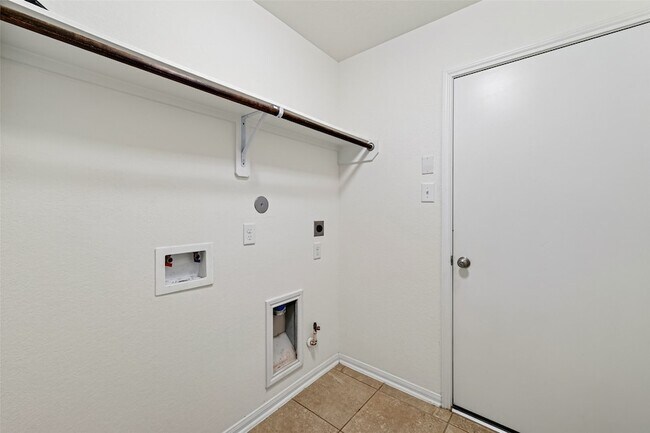 Building Photo - 3315 Madison Elm St