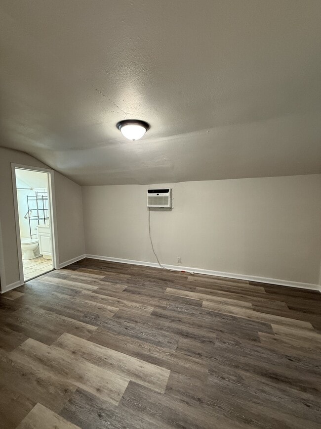 Building Photo - 118 4th Ave NW