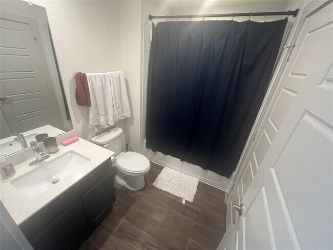 Building Photo - 3729 Beechmont Dr.