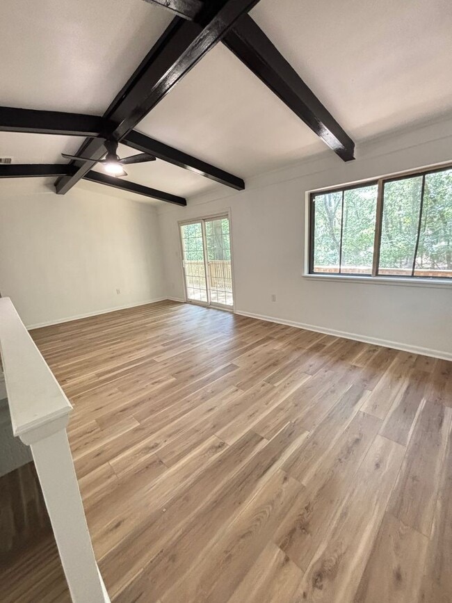 Building Photo - Spacious and beautifully updated 4-bedroom...