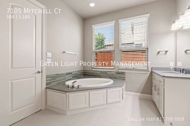 Building Photo - 7105 Mitchell Ct