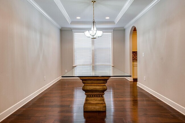 Building Photo - 9810 Glenmore Ln