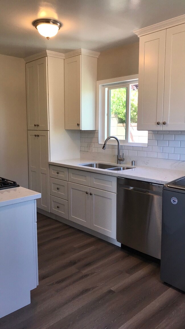 Stainless appliances - 731 Oro Ter