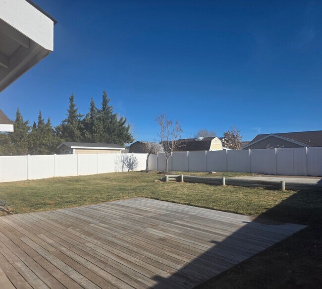Building Photo - Beautiful Fernley home