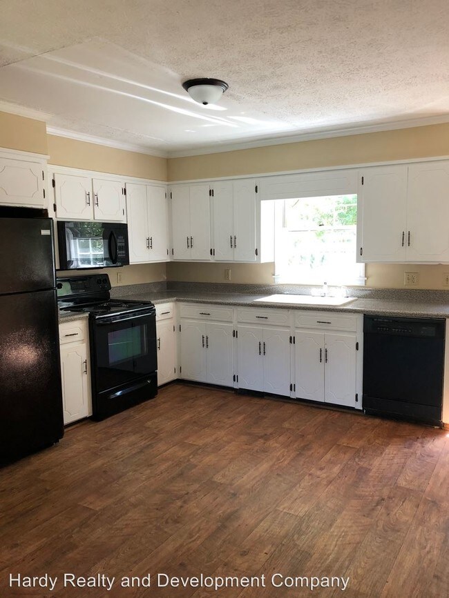 Building Photo - 501 Redmond Rd