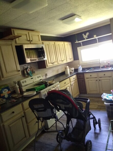 Building Photo - 1105 Reynolds Rd