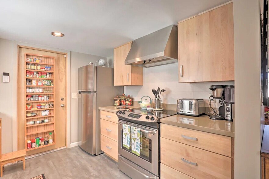 Building Photo - 40 Longfellow Cir