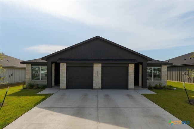 Primary Photo - 911 Cherry Laurel Ln