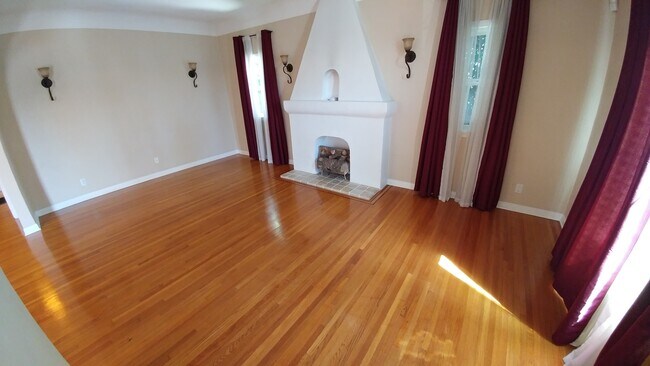 Building Photo - Gorgeous and Spacious 3-Bedroom 2-Bath home with Built-In BBQ, Garage, Hardwood Floors & Yard! MO...