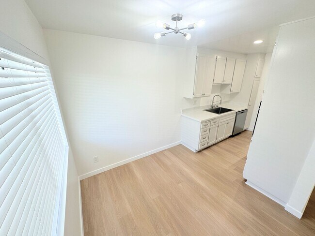 Building Photo - Vintage & Gorgeous 1bd/1ba unit in Sherman...