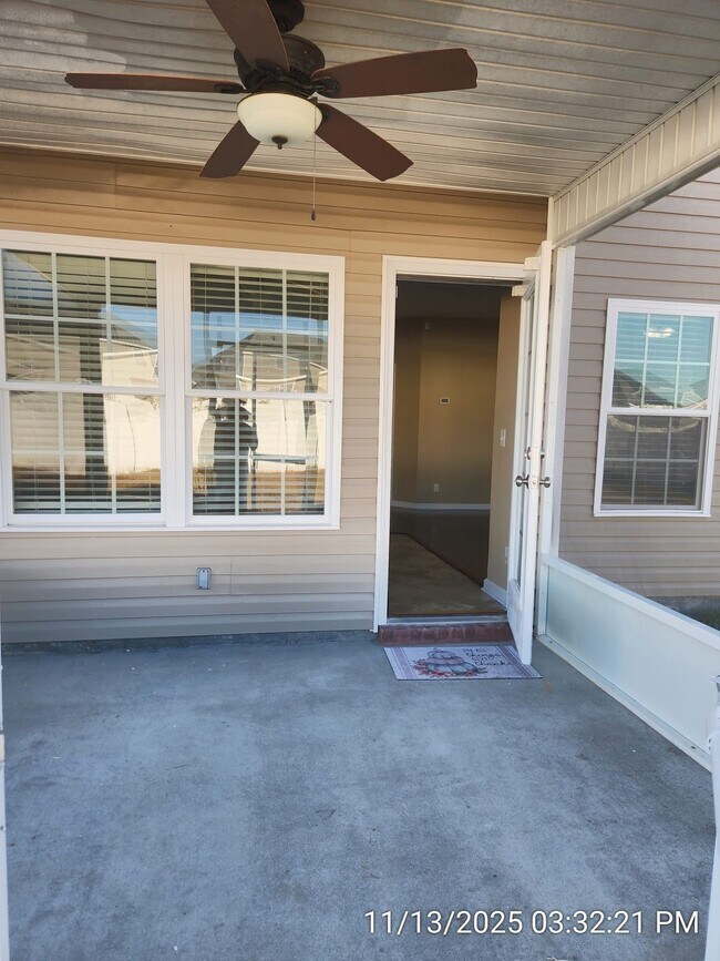 Building Photo - 641 Red Oak Ln