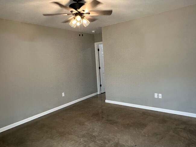 Building Photo - 120-122 S Pearl Duplex