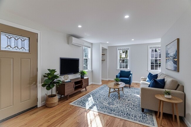 Primary Photo - 32 Northey St