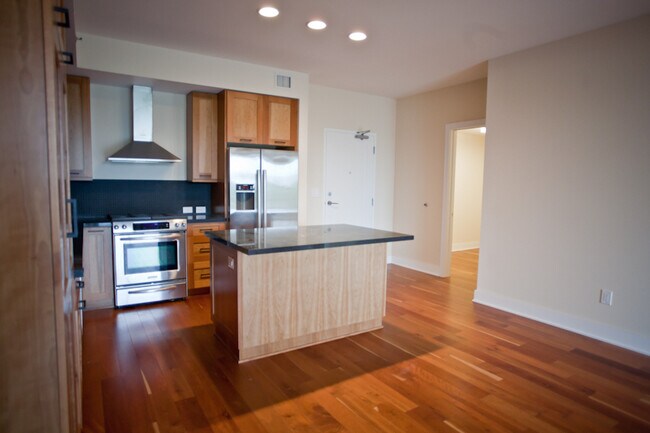 Building Photo - Rare Opportunity: Stunning and Spacious One-Bedroom Condo in Greenbridge!