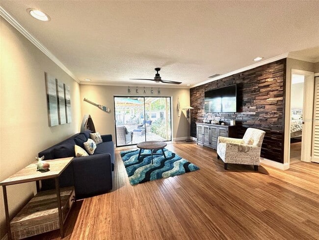 Building Photo - 14622 Pinecrest Dr