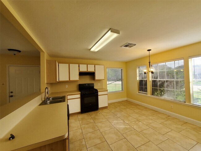 Building Photo - 1413 Bridle Path