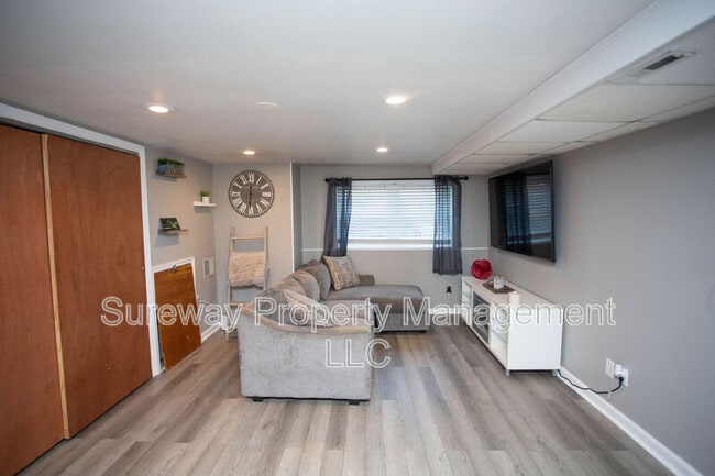 Building Photo - 403 University Blvd