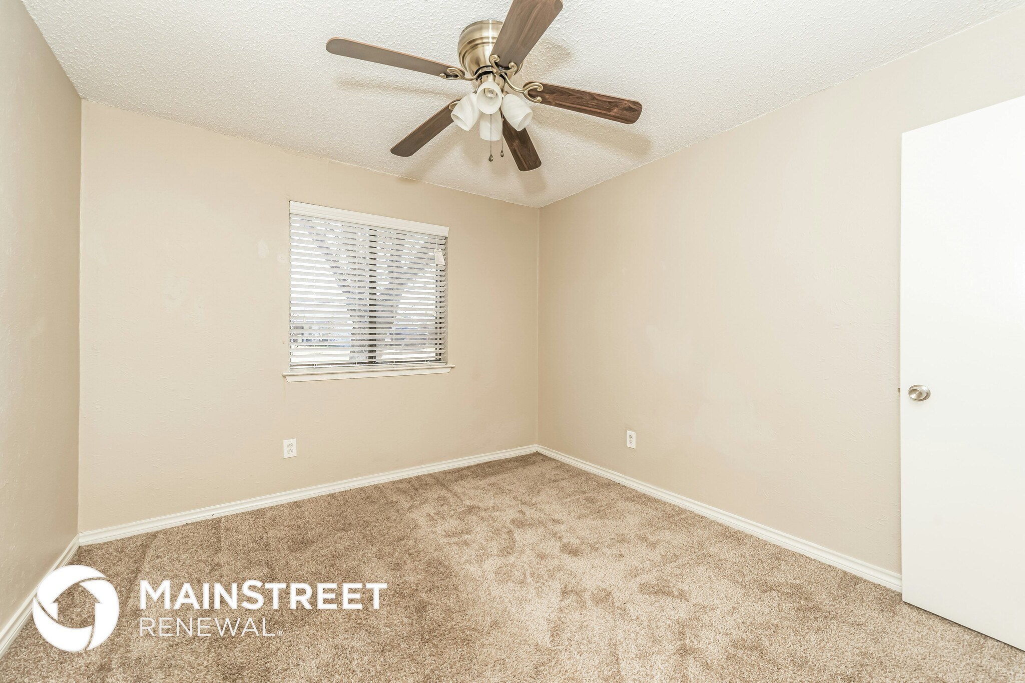 Building Photo - 907 Cresthaven Dr