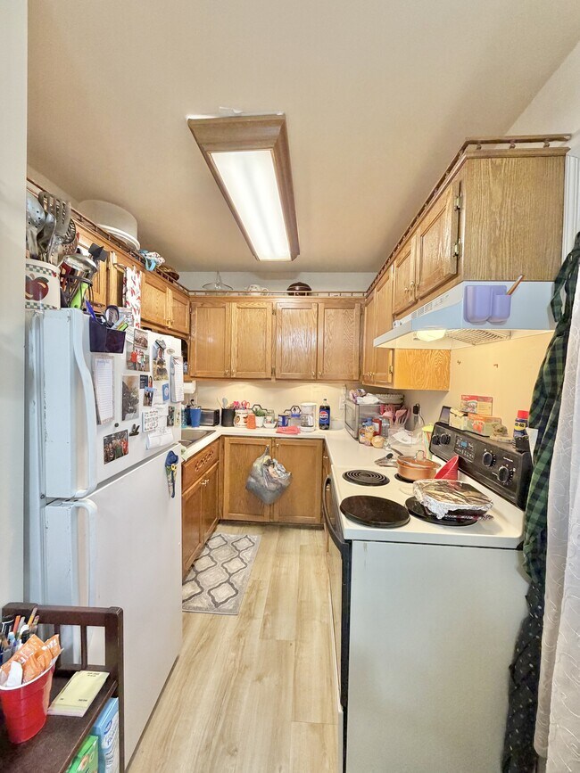 Building Photo - 305 Lake St