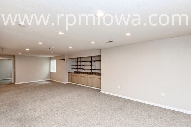 Building Photo - FINISHED BASEMENT!! 4 Bedroom, 3 Bathroom Home in North Ankeny