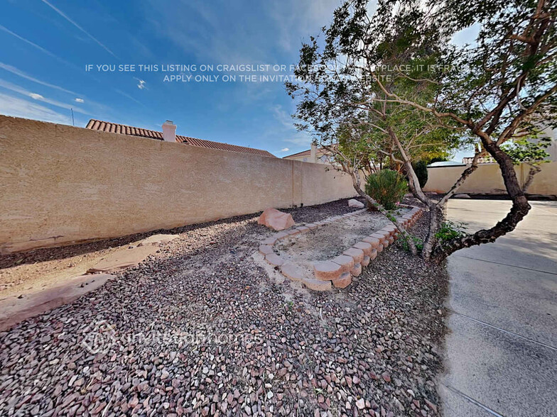 Building Photo - 1223 Little Sidnee Dr