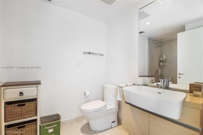 Building Photo - 200 Biscayne Blvd Way