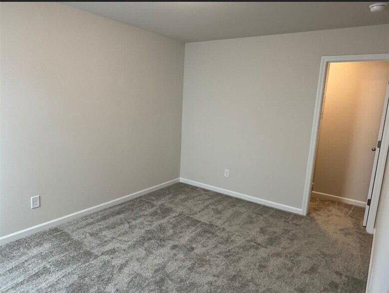 Building Photo - 3250 Westgate Park Dr