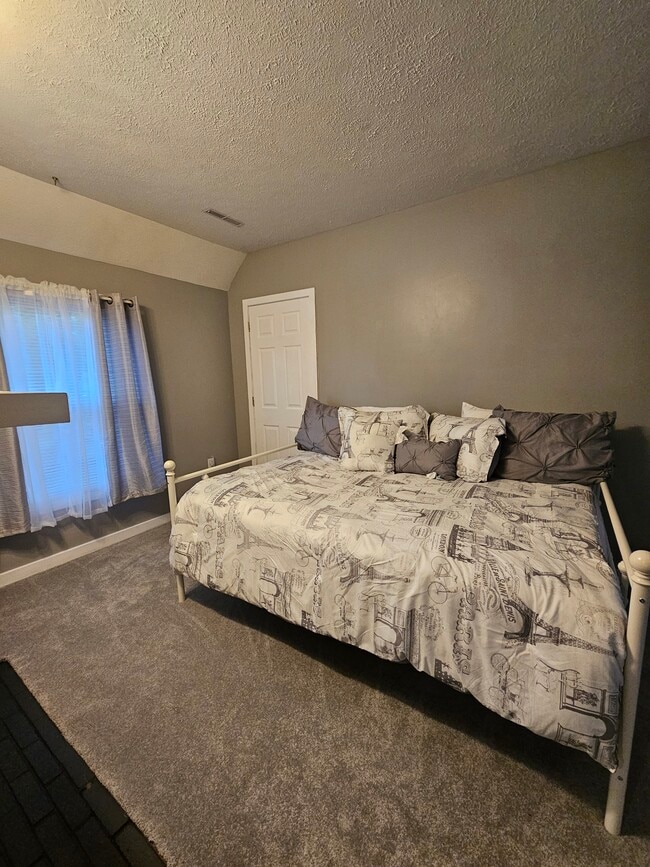 Building Photo - 115 W 5th Ave