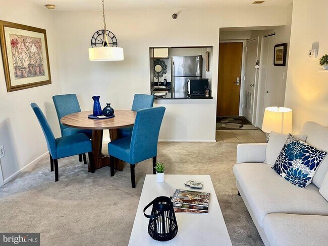 Building Photo - 1808 Old Meadow Rd