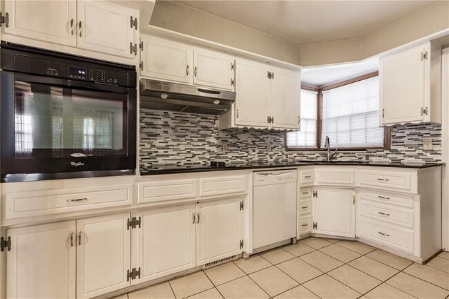 Building Photo - 9913 Sunnymeade Pl