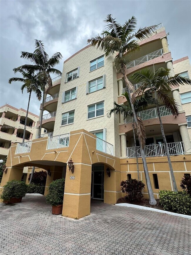 Building Photo - 1824 Brickell Ave