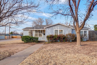 Building Photo - 4 bedroom, 2 bath in the Medical District ...