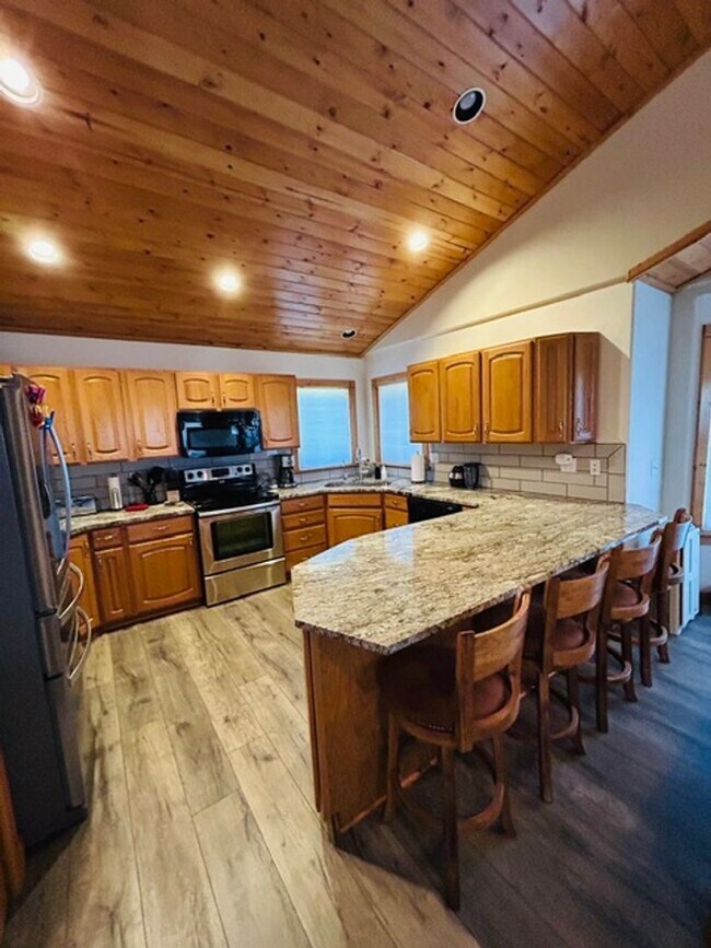 Building Photo - FOR RENT – Fully Furnished 3 Bedroom, 2 Bath Home with Mountain Views