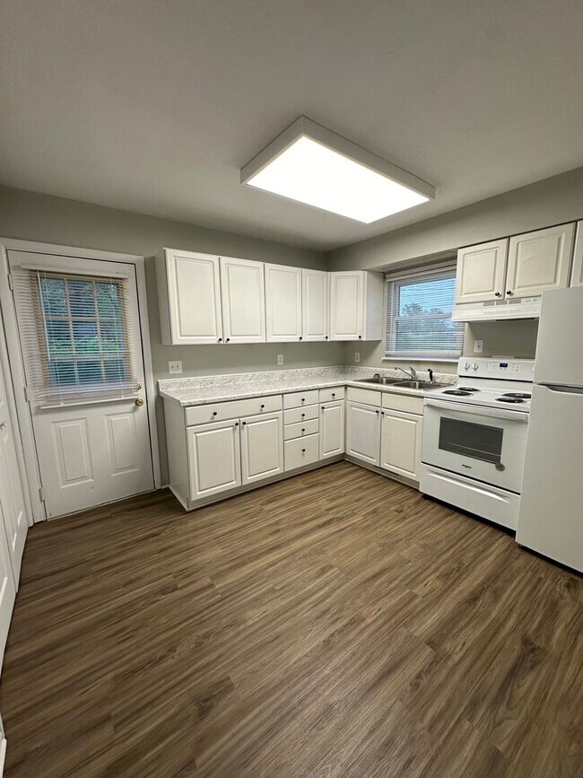 Building Photo - 10-12 Morehouse Ct-NOREMAC