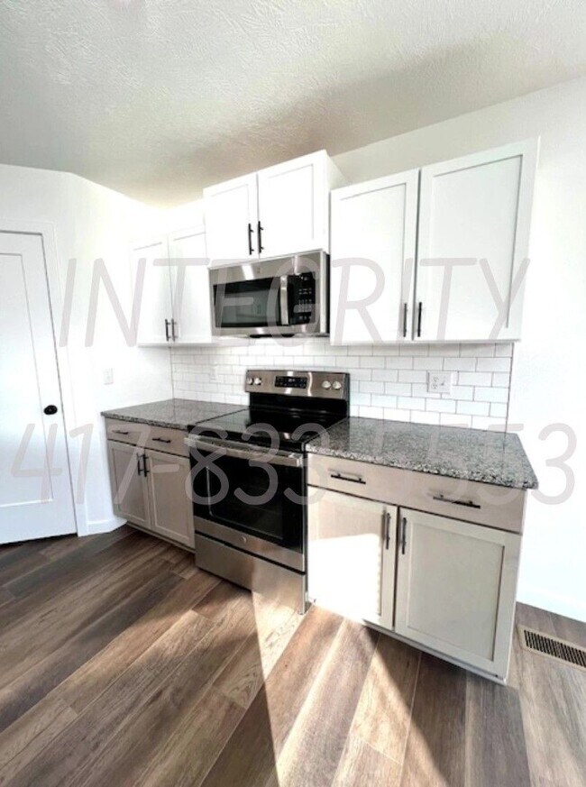 Building Photo - 800 Hoffman Hills Blvd